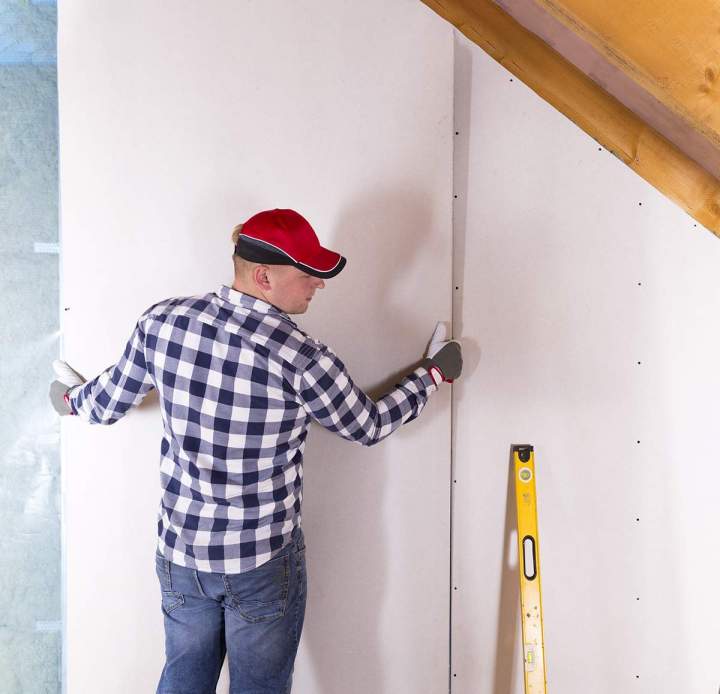 Un plaquiste chevronné pour la pose de placo
